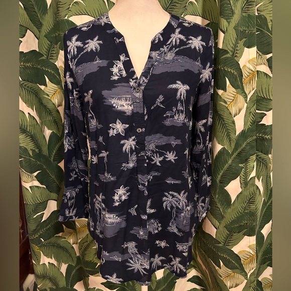 Old Navy tropical blouse - Picture 1 of 3
